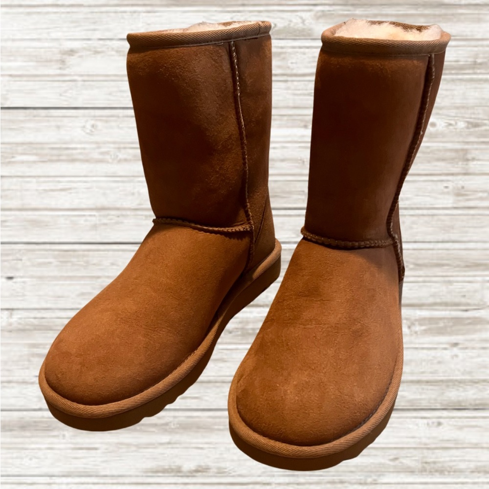 UGG classic short II free UGG beanie